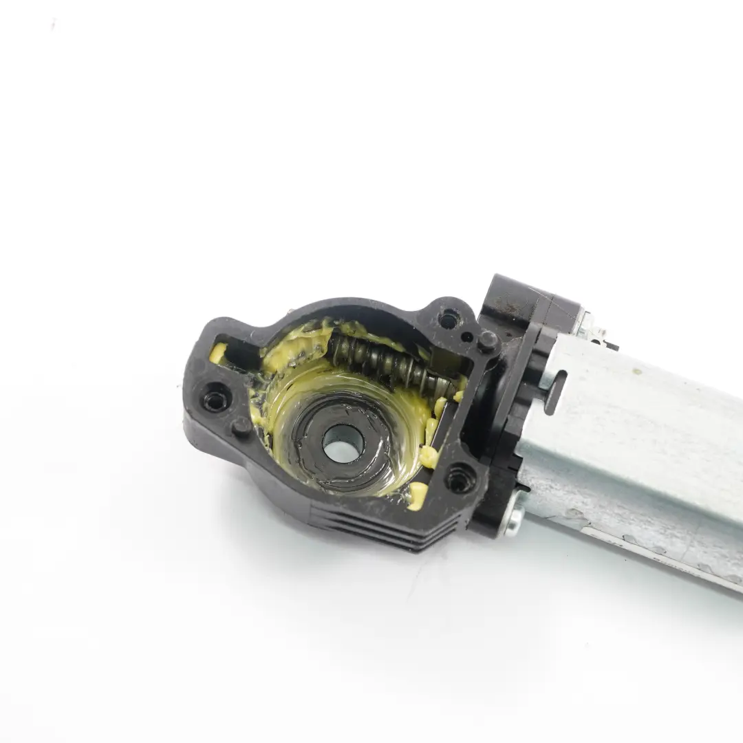 Mercedes W212 Stellmotor Sitzverstellung Vorne Links - SKU P1-08483-02 - Teilenummer P1-08483-02