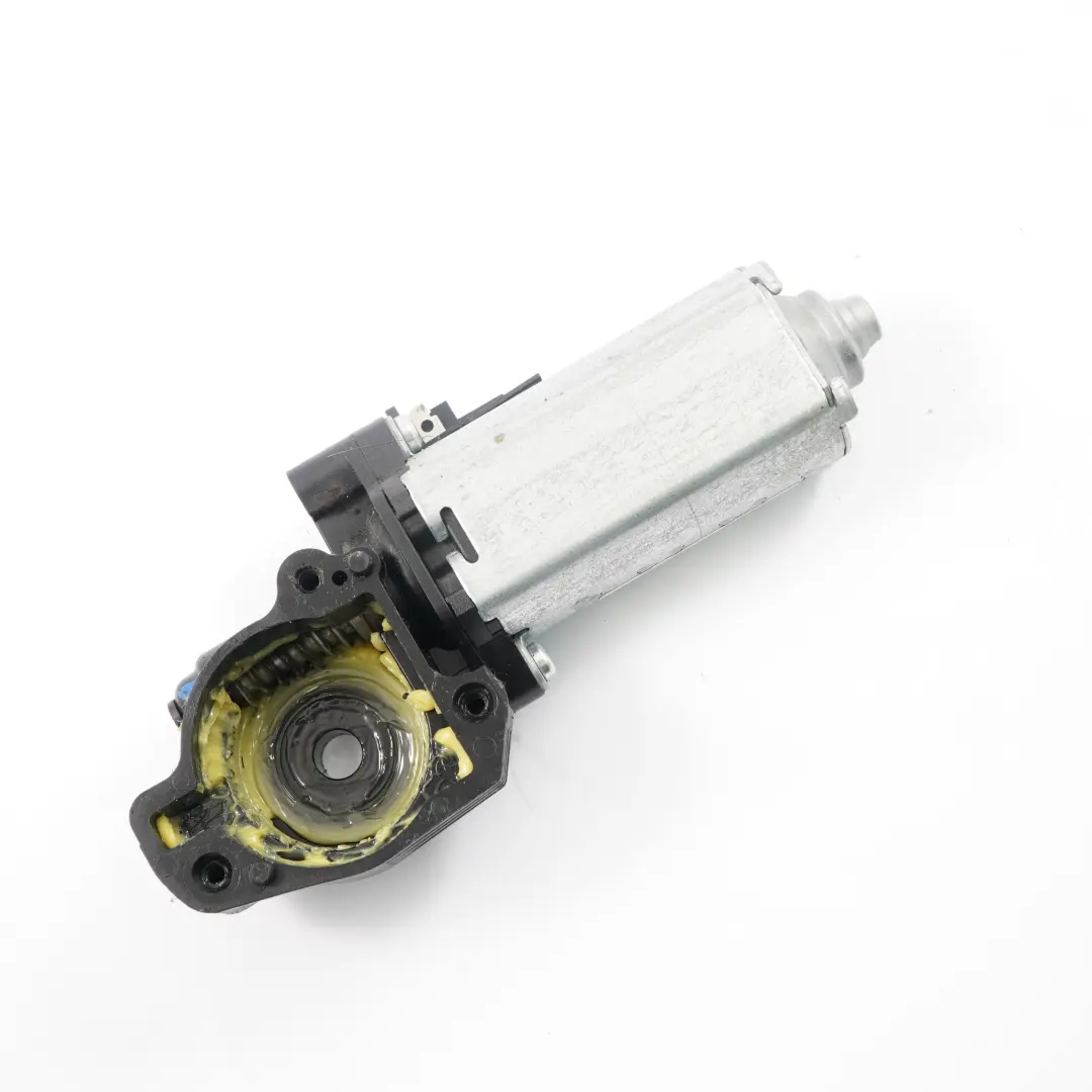 Mercedes W212 Moteur de siege avant gauche - SKU P1-08483-02 - Numéro de pièce P1-08483-02