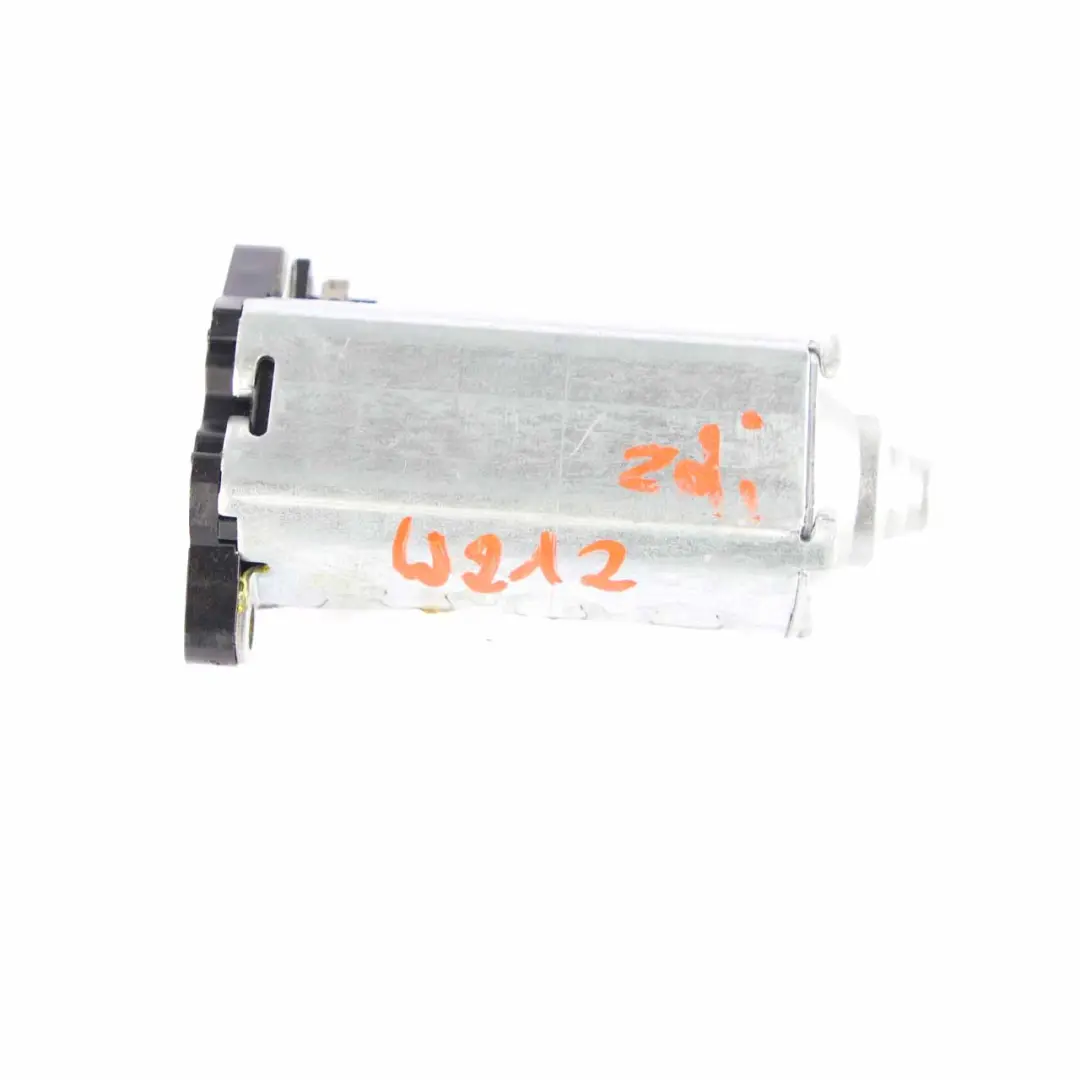 Attuatore motore sedile anteriore sinistro regolatore per Mercedes W212 con numero di parte P1-08484-02 Mercedes W212 Attuatore motore sedile anteriore sinistro regolatore - SKU P1-08484-02 - Numero di parte P1-08484-02