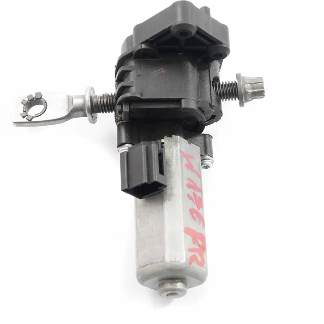 Mercedes W176 Motor asiento delantero derecho Accionamiento - SKU P1-12230-08-03 - Número de pieza P1-12230-08-03