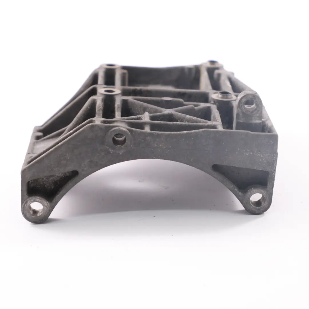 Soporte Alternador Mercedes W210 W901 OM603 Soporte Motor Diesel para con número de pieza R6031550735 Soporte Alternador Mercedes W210 W901 OM603 Soporte Motor Diesel - SKU R6031550735 - Número de pieza R6031550735