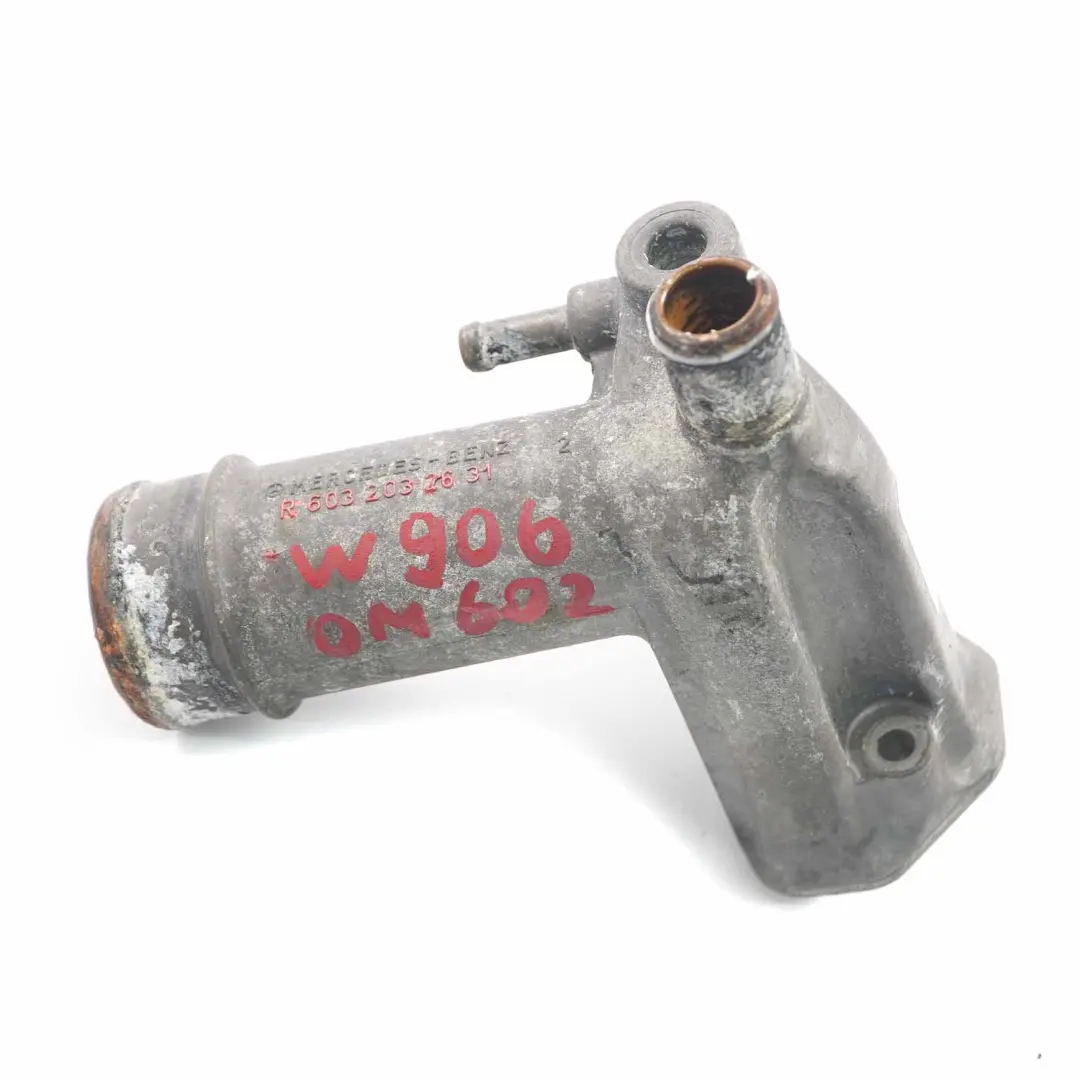 OM602 Raccord bride de refroidissement du moteur Tuyau pour Mercedes W906 à propos du numéro de pièce R6032032631 Mercedes W906 OM602 Raccord bride de refroidissement du moteur Tuyau - SKU R6032032631 - Numéro de pièce R6032032631
