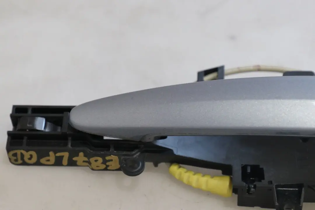 Complete Grab Handle Front Left N/S Quartz Blau Blue to BMW 1 Series 1 E81 E87 with Part number 392545 BMW 1 Series 1 E81 E87 Complete Grab Handle Front Left N/S Quartz Blau Blue - SKU rhd-0392545-QB1 - Part number 392545