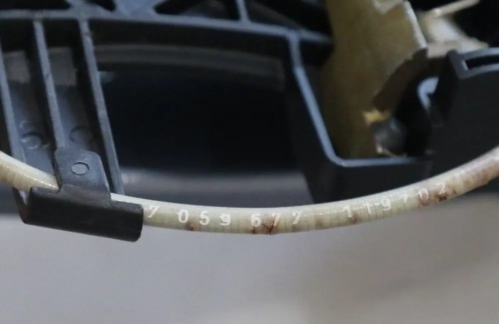 Complete Grab Handle Front Left N/S Quartz Blau Blue to BMW 1 Series 1 E81 E87 with Part number 392545 BMW 1 Series 1 E81 E87 Complete Grab Handle Front Left N/S Quartz Blau Blue - SKU rhd-0392545-QB1 - Part number 392545