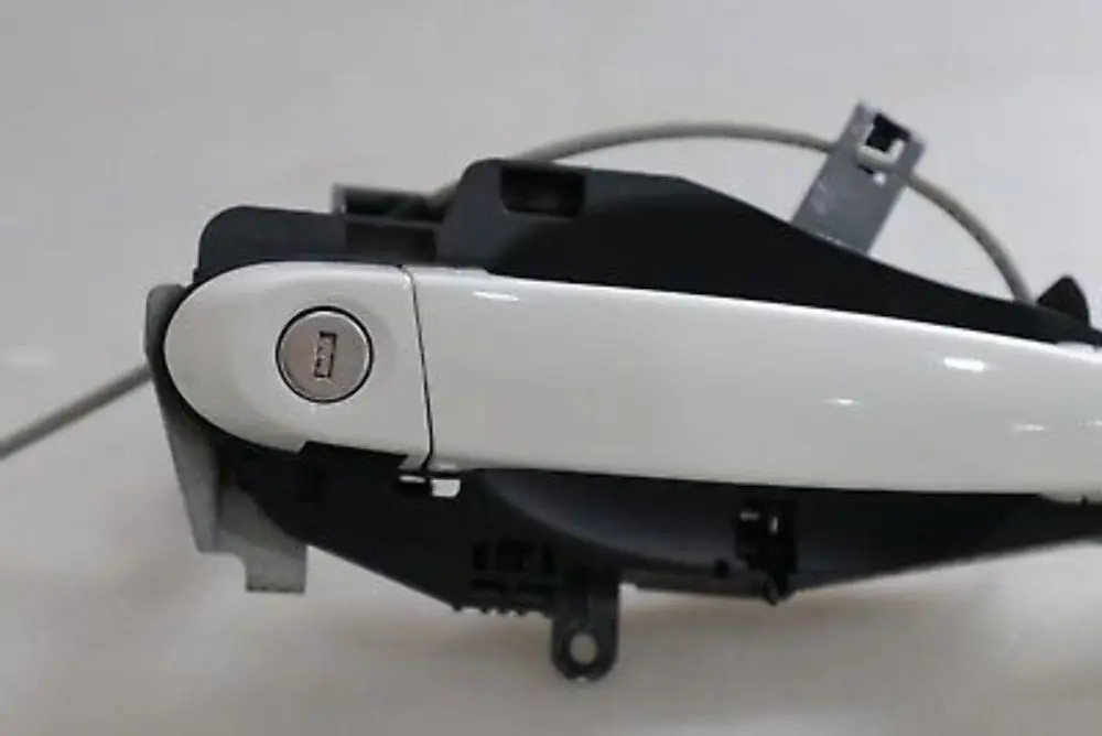 BMW 3 E90 E91 Front Right Complete Grab Handle O/S Alpinweiss III Alpine White - SKU rhd-0445182-AW - Part number 445182