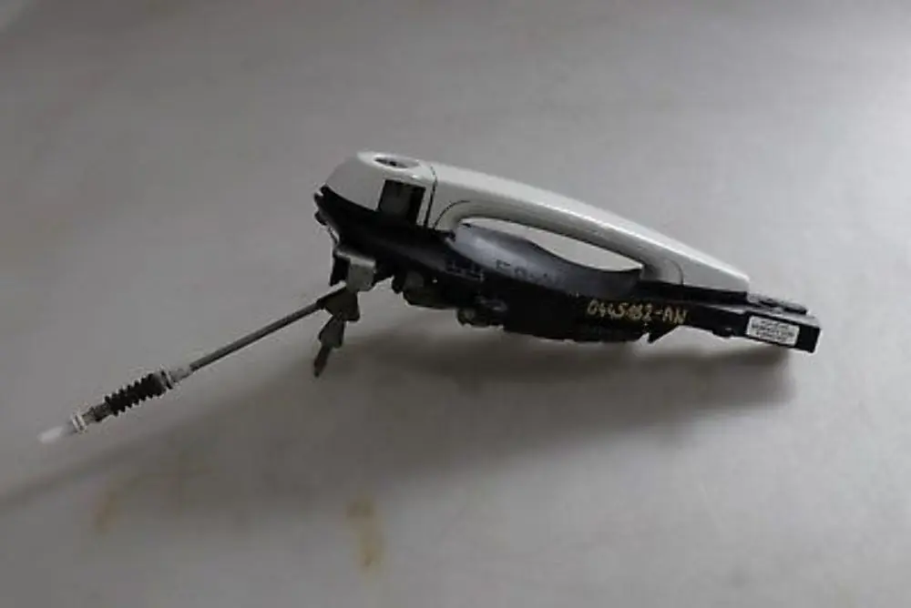 Front Right Complete Grab Handle O/S Alpinweiss III Alpine White to BMW 3 E90 E91 with Part number 445182 BMW 3 E90 E91 Front Right Complete Grab Handle O/S Alpinweiss III Alpine White - SKU rhd-0445182-AW - Part number 445182