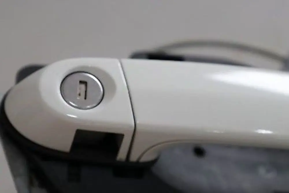 BMW 3 E90 E91 Front Right Complete Grab Handle O/S Alpinweiss III Alpine White - SKU rhd-0445182-AW - Part number 445182