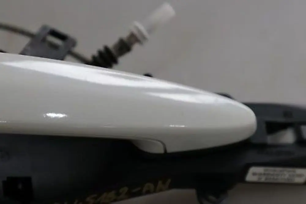 BMW 3 E90 E91 Front Right Complete Grab Handle O/S Alpinweiss III Alpine White - SKU rhd-0445182-AW - Part number 445182