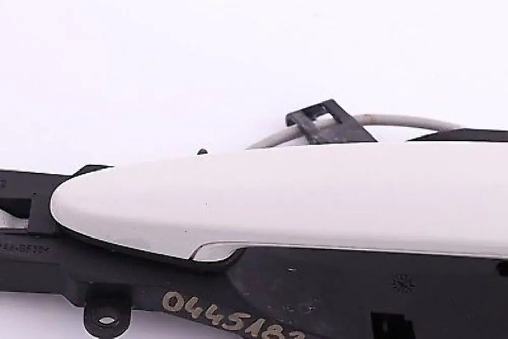 Complete Front Left Grab Handle N/S Alpinweiss 300 Alpine to BMW 3 Series E90 E91 with Part number 0445183 BMW 3 Series E90 E91 Complete Front Left Grab Handle N/S Alpinweiss 300 Alpine - SKU rhd-0445183-AW - Part number 0445183