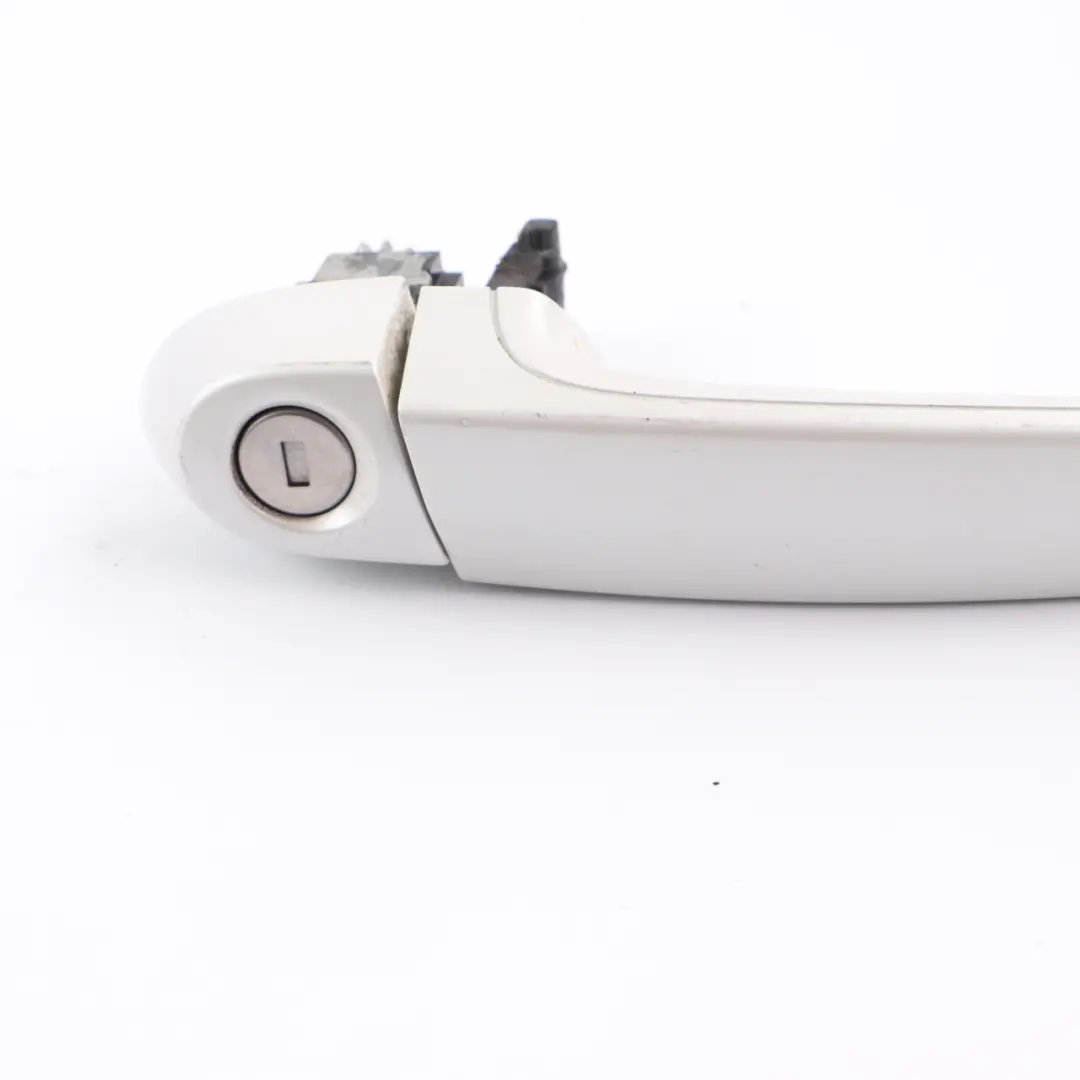 Grab Handle Front Right Door O/S Mineralweiss Mineral White - A96 to BMW F20 F30 with Part number 0445184 BMW F20 F30 Grab Handle Front Right Door O/S Mineralweiss Mineral White - A96 - SKU rhd-0445184-MW - Part number 0445184