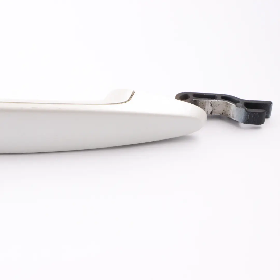 Grab Handle Front Right Door O/S Mineralweiss Mineral White - A96 to BMW F20 F30 with Part number 0445184 BMW F20 F30 Grab Handle Front Right Door O/S Mineralweiss Mineral White - A96 - SKU rhd-0445184-MW - Part number 0445184