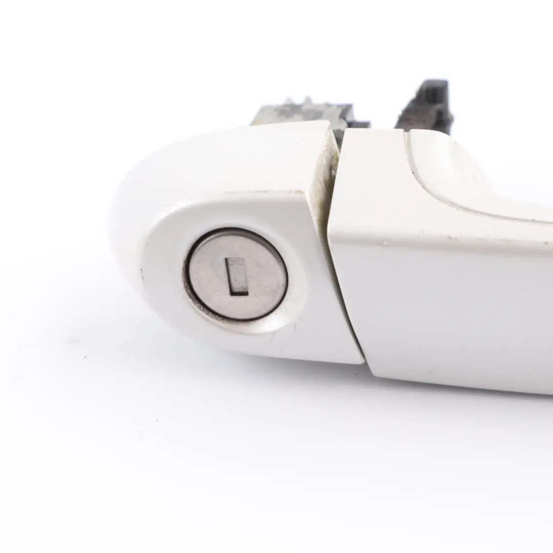 Grab Handle Front Right Door O/S Mineralweiss Mineral White - A96 to BMW F20 F30 with Part number 0445184 BMW F20 F30 Grab Handle Front Right Door O/S Mineralweiss Mineral White - A96 - SKU rhd-0445184-MW - Part number 0445184