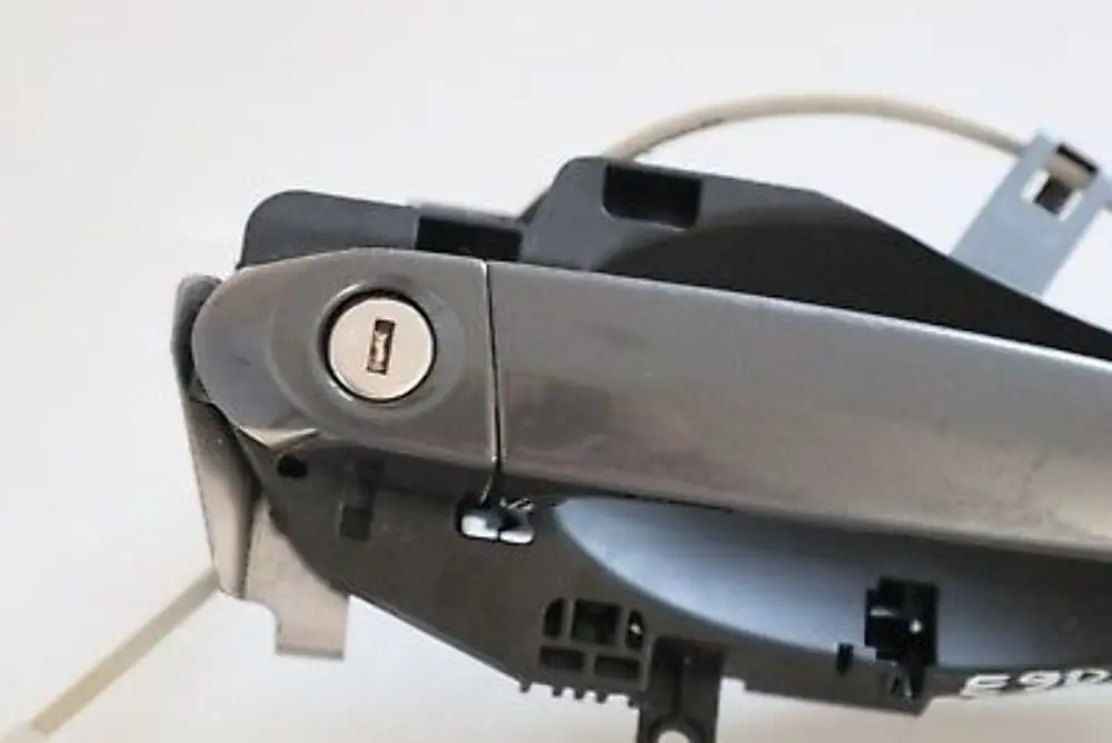 Complete Front Right Grab Handle O/S Sparkling Graphite to BMW 3 Series E90 E91 with Part number 445184 BMW 3 Series E90 E91 Complete Front Right Grab Handle O/S Sparkling Graphite - SKU rhd-0445184-SG - Part number 445184