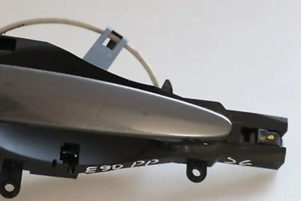 Complete Front Right Grab Handle O/S Sparkling Graphite to BMW 3 Series E90 E91 with Part number 445184 BMW 3 Series E90 E91 Complete Front Right Grab Handle O/S Sparkling Graphite - SKU rhd-0445184-SG - Part number 445184