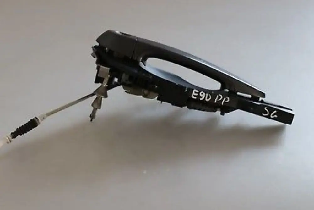 Complete Front Right Grab Handle O/S Sparkling Graphite to BMW 3 Series E90 E91 with Part number 445184 BMW 3 Series E90 E91 Complete Front Right Grab Handle O/S Sparkling Graphite - SKU rhd-0445184-SG - Part number 445184