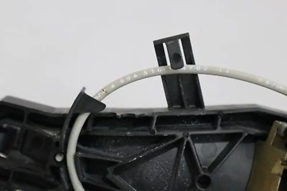 Complete Front Right Grab Handle O/S Sparkling Graphite to BMW 3 Series E90 E91 with Part number 445184 BMW 3 Series E90 E91 Complete Front Right Grab Handle O/S Sparkling Graphite - SKU rhd-0445184-SG1 - Part number 445184