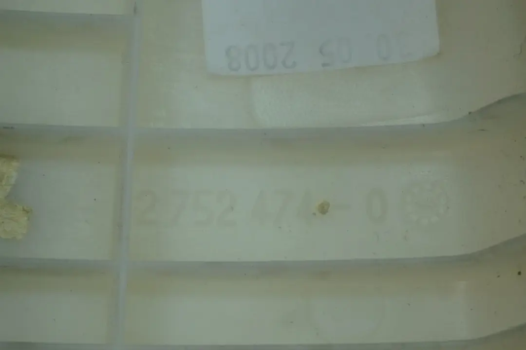 Armrest Cover Trim Front Right Door O/S Cream White to BMW Mini Cooper R55 R56 R57 with Part number 2752474 BMW Mini Cooper R55 R56 R57 Armrest Cover Trim Front Right Door O/S Cream White - SKU rhd-2752474 - Part number 2752474