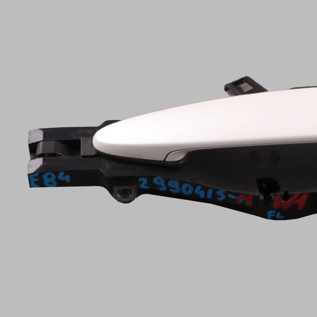 Front Left Door Grab Handle N/S Mineral White Metallic A96 to BMW X1 E84 with Part number 2990415 BMW X1 E84 Front Left Door Grab Handle N/S Mineral White Metallic A96 - SKU rhd-2990415-MW1 - Part number 2990415