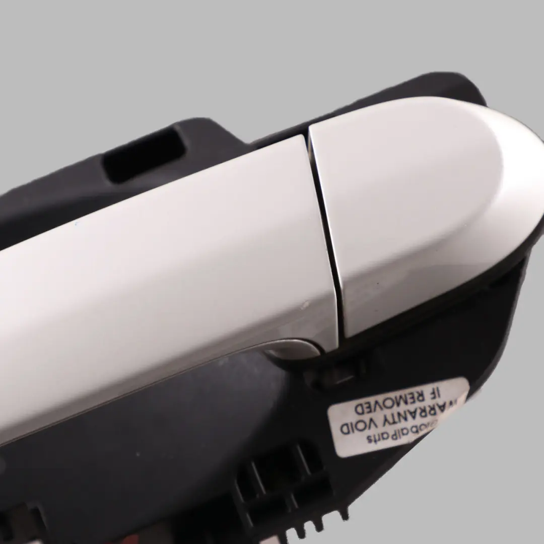 Front Left Door Grab Handle N/S Mineral White Metallic A96 to BMW X1 E84 with Part number 2990415 BMW X1 E84 Front Left Door Grab Handle N/S Mineral White Metallic A96 - SKU rhd-2990415-MW1 - Part number 2990415