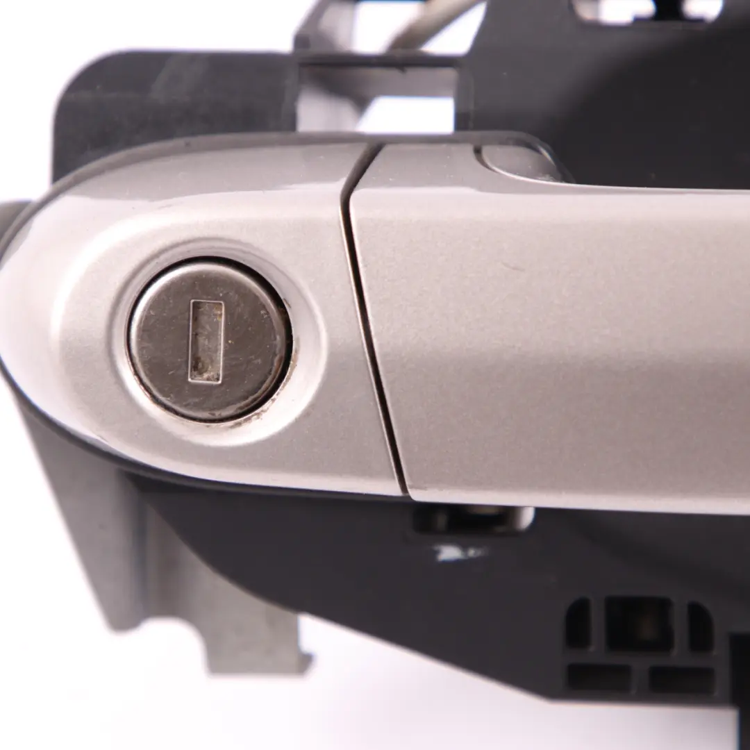 Grab Handle BMW X1 E84 Front Right Outside Door Cashmere Silver Kashmir A72 to with Part number 2992972 Grab Handle BMW X1 E84 Front Right Outside Door Cashmere Silver Kashmir A72 - SKU rhd-2992972-KAS - Part number 2992972