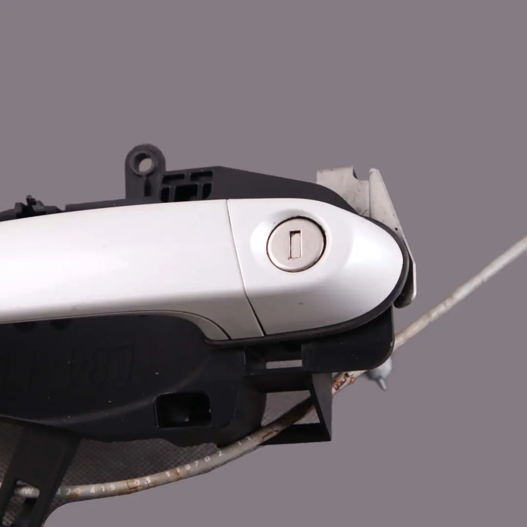 Front Right Door Grab Handle O/S Mineral White Metallic A96 to BMW X1 E84 1 with Part number 2992972 BMW X1 E84 1 Front Right Door Grab Handle O/S Mineral White Metallic A96 - SKU rhd-2992972-MW1 - Part number 2992972