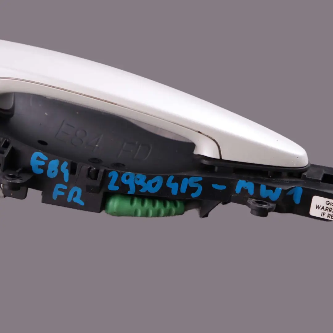 Front Right Door Grab Handle O/S Mineral White Metallic A96 to BMW X1 E84 1 with Part number 2992972 BMW X1 E84 1 Front Right Door Grab Handle O/S Mineral White Metallic A96 - SKU rhd-2992972-MW1 - Part number 2992972