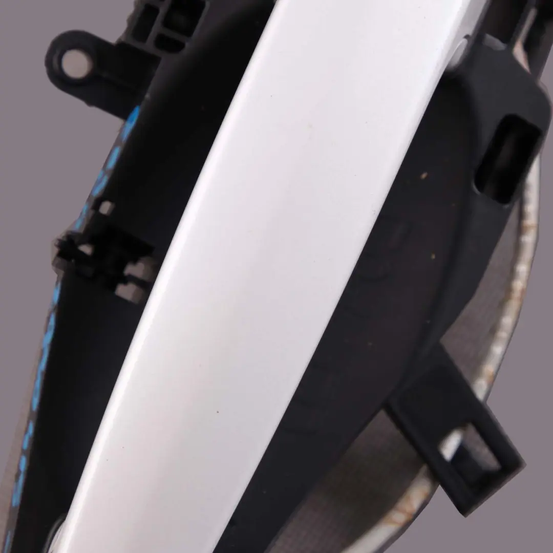 Front Right Door Grab Handle O/S Mineral White Metallic A96 to BMW X1 E84 1 with Part number 2992972 BMW X1 E84 1 Front Right Door Grab Handle O/S Mineral White Metallic A96 - SKU rhd-2992972-MW1 - Part number 2992972
