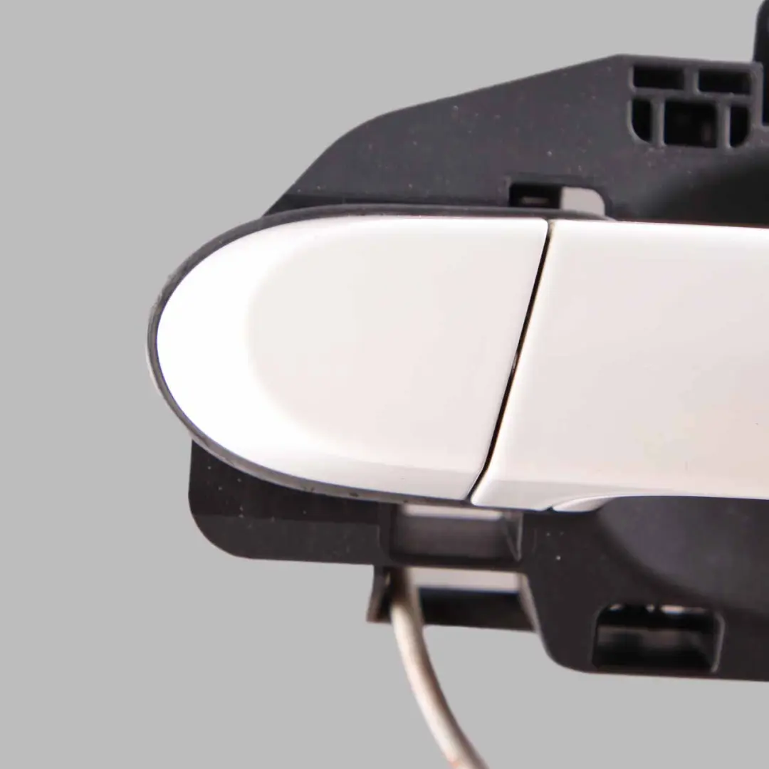 Door Handle Front Left N/S Outside Exterior Grab Alpinweiss - 300 to BMW X1 E84 with Part number 2992973 BMW X1 E84 Door Handle Front Left N/S Outside Exterior Grab Alpinweiss - 300 - SKU rhd-2992973-AW1 - Part number 2992973