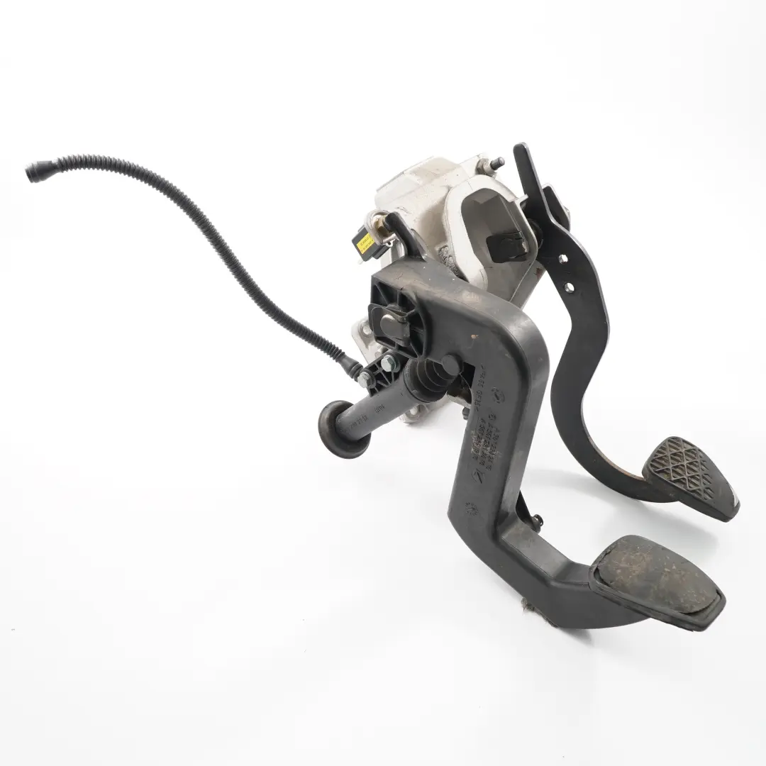 Brake Clutch Pedal Box Assembly Manual to VW Volkswagen LT 35 with Part number 2D0721111A VW Volkswagen LT 35 Brake Clutch Pedal Box Assembly Manual - SKU rhd-2D0721111A - Part number 2D0721111A