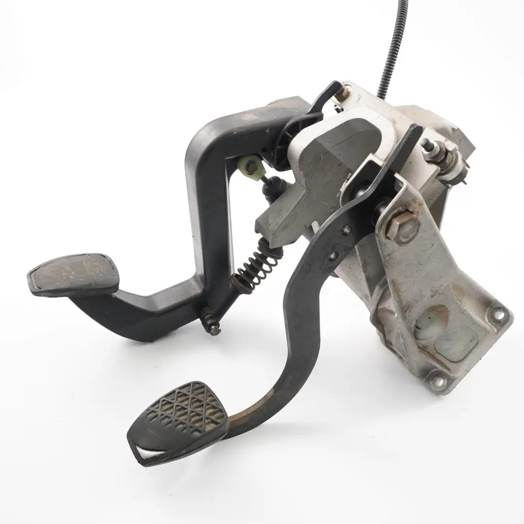 Brake Clutch Pedal Box Assembly Manual to VW Volkswagen LT 35 with Part number 2D0721111A VW Volkswagen LT 35 Brake Clutch Pedal Box Assembly Manual - SKU rhd-2D0721111A - Part number 2D0721111A