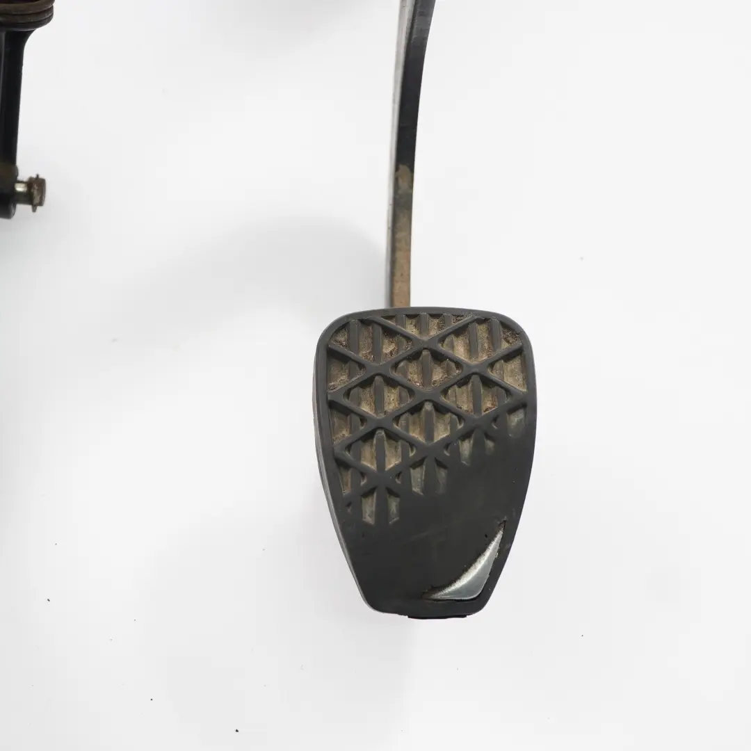 Brake Clutch Pedal Box Assembly Manual to VW Volkswagen LT 35 with Part number 2D0721111A VW Volkswagen LT 35 Brake Clutch Pedal Box Assembly Manual - SKU rhd-2D0721111A - Part number 2D0721111A