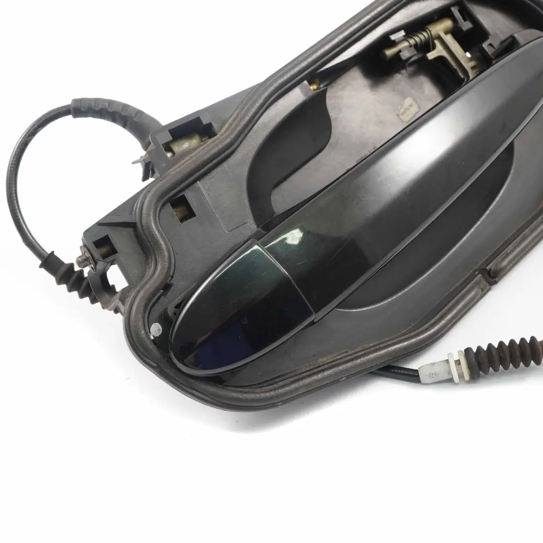 Poignee de maintien arriere droit complete Schwarz 2 Black 668 pour BMW Serie X3 E83 à propos du numéro de pièce 3402593 BMW Serie X3 E83 Poignee de maintien arriere droit complete Schwarz 2 Black 668 - SKU rhd-3402593-SCH - Numéro de pièce 3402593