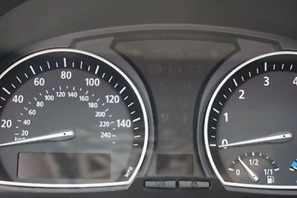 Instrument Cluster Speedo Clocks Petrol Automatic to BMW X3 Series 1 E83 with Part number 3414375 BMW X3 Series 1 E83 Instrument Cluster Speedo Clocks Petrol Automatic - SKU rhd-3414375-1 - Part number 3414375