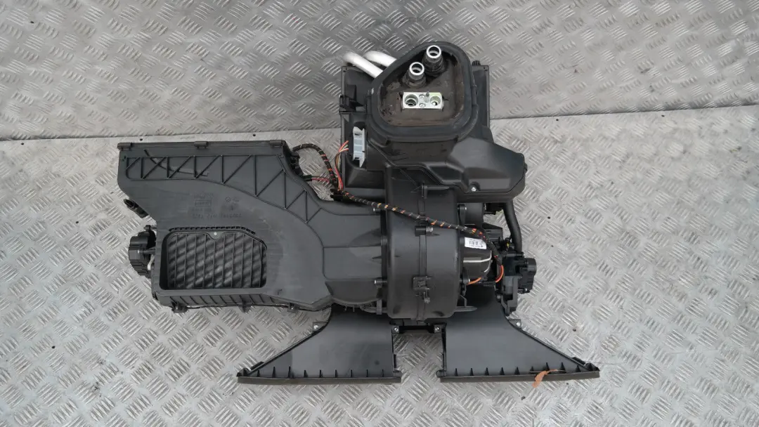 HEATER BLOWER MATRIX BOX VALEO 3423705 to BMW MINI Cooper One R56 R57 R58 R59 with Part number 64113423705 BMW MINI Cooper One R56 R57 R58 R59 HEATER BLOWER MATRIX BOX VALEO 3423705 - SKU rhd-3423705 - Part number 64113423705