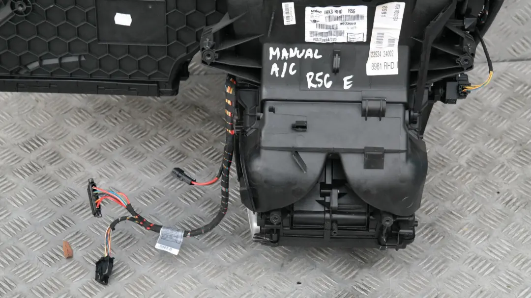 HEATER BLOWER MATRIX BOX VALEO 3423705 to BMW MINI Cooper One R56 R57 R58 R59 with Part number 64113423705 BMW MINI Cooper One R56 R57 R58 R59 HEATER BLOWER MATRIX BOX VALEO 3423705 - SKU rhd-3423705 - Part number 64113423705