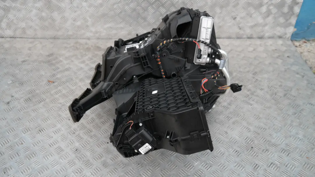 HEATER BLOWER MATRIX BOX VALEO 3423705 to BMW MINI Cooper One R56 R57 R58 R59 with Part number 64113423705 BMW MINI Cooper One R56 R57 R58 R59 HEATER BLOWER MATRIX BOX VALEO 3423705 - SKU rhd-3423705 - Part number 64113423705