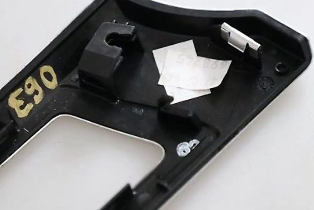 Dashboard Aluminium Right O/S to BMW 3 Series E90 E91 E92 E93 Cover with Part number 6982456 BMW 3 Series E90 E91 E92 E93 Cover Dashboard Aluminium Right O/S - SKU rhd-6982456-2 - Part number 6982456