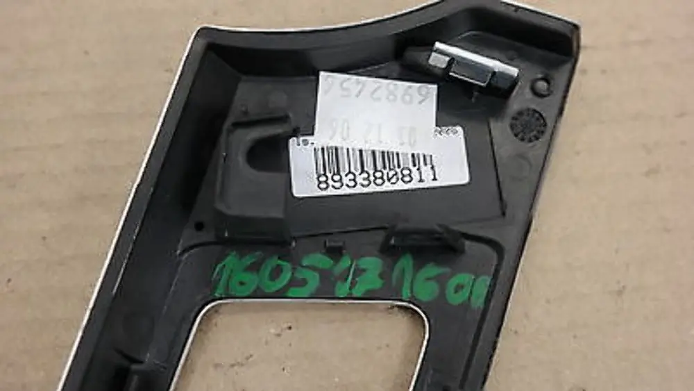 Dashboard Aluminium Right O/S to BMW 3 Series 4 E90 E91 E92 E93 Cover with Part number 6982456 BMW 3 Series 4 E90 E91 E92 E93 Cover Dashboard Aluminium Right O/S - SKU rhd-6982456-4 - Part number 6982456