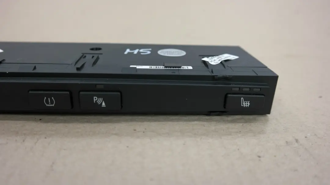 Set Centre Console Switch Center Buttons PDC to BMW 5 Series E60 M5 with Part number 61319133399 BMW 5 Series E60 M5 Set Centre Console Switch Center Buttons PDC - SKU 6985802 - Part number 61319133399