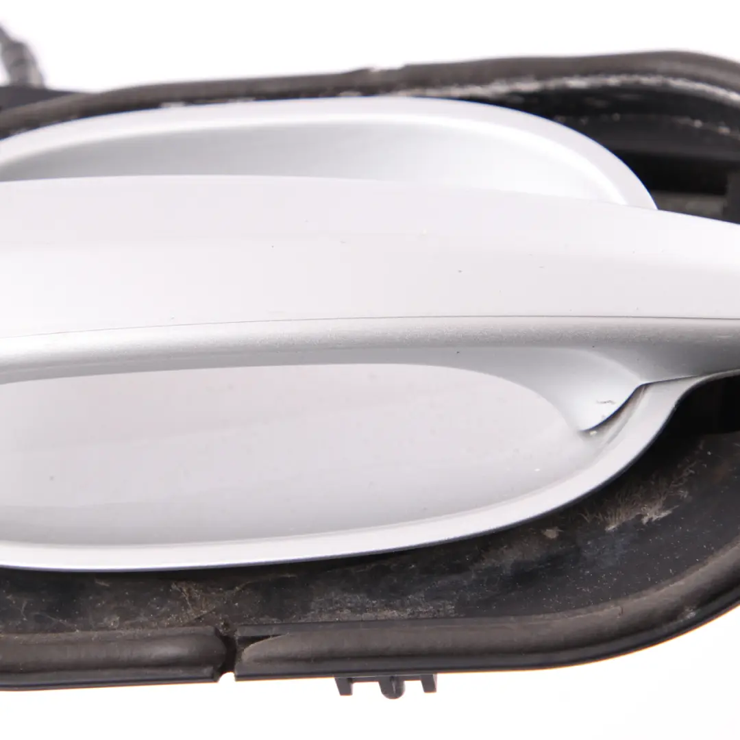 Grab Handle BMW E60 E61 1 Front Right O/S Door Titansilber Titanium Silver 354 to with Part number 7034469 Grab Handle BMW E60 E61 1 Front Right O/S Door Titansilber Titanium Silver 354 - SKU rhd-7034469-TS1 - Part number 7034469