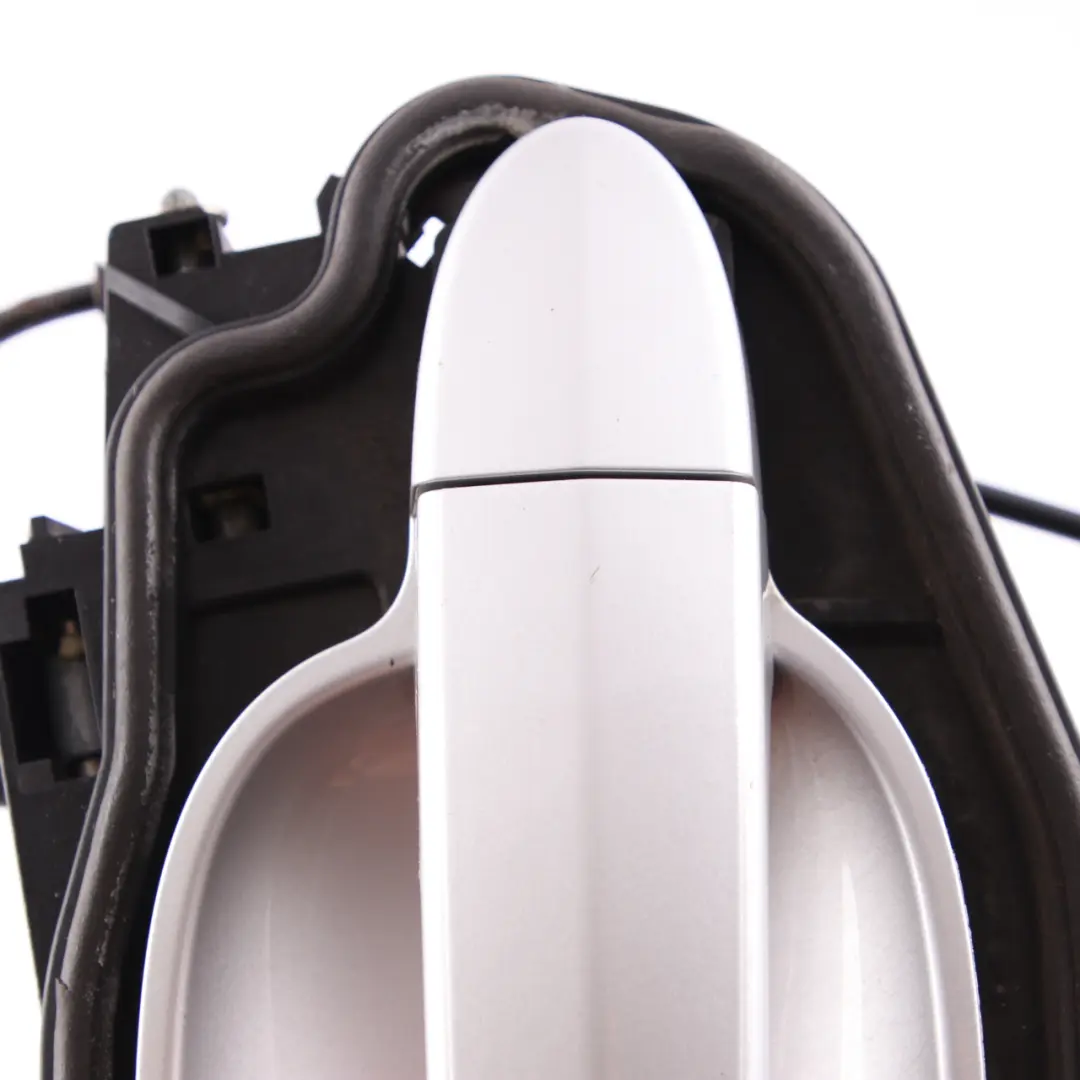 Grab Handle Front Left N/S Door 1 Titansilber Metallic Silver 354 to BMW E60 E61 with Part number 7034543 BMW E60 E61 Grab Handle Front Left N/S Door 1 Titansilber Metallic Silver 354 - SKU rhd-7034543-TS1 - Part number 7034543
