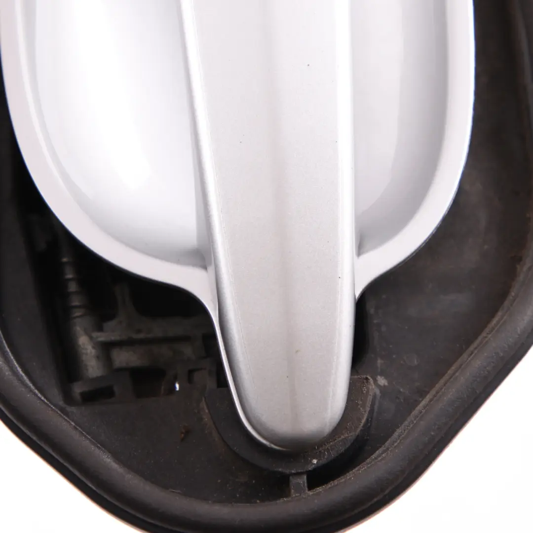 Grab Handle Front Left N/S Door 1 Titansilber Metallic Silver 354 to BMW E60 E61 with Part number 7034543 BMW E60 E61 Grab Handle Front Left N/S Door 1 Titansilber Metallic Silver 354 - SKU rhd-7034543-TS1 - Part number 7034543