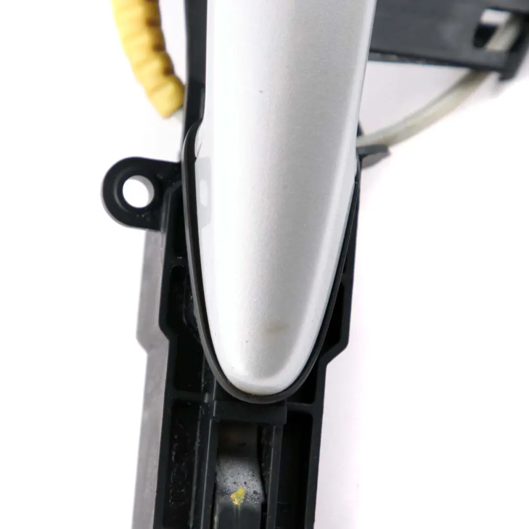 Complete Front Right Grab Handle O/S Titansilber Silver to BMW 1 Series E81 E87 2 with Part number 7059677 BMW 1 Series E81 E87 2 Complete Front Right Grab Handle O/S Titansilber Silver - SKU rhd-7059677-TS2 - Part number 7059677