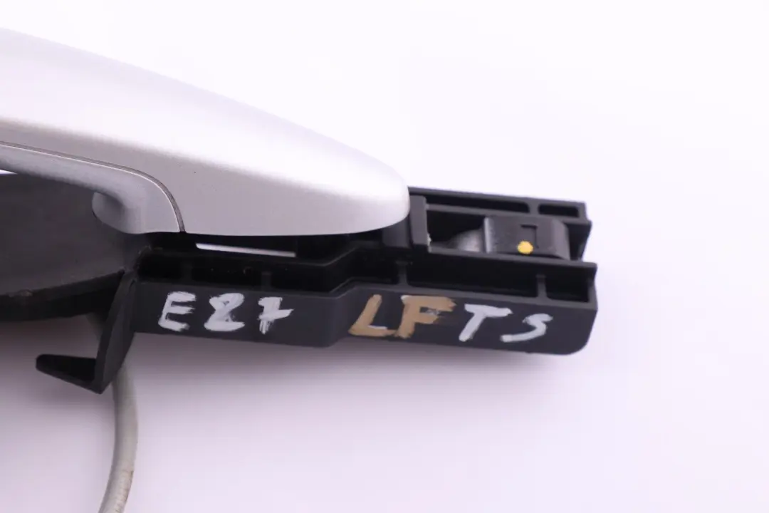 Complete Front Left Grab Handle N/S Titansilber to BMW 1 Series 4 E81 E82 E87 E88 with Part number 7059677 BMW 1 Series 4 E81 E82 E87 E88 Complete Front Left Grab Handle N/S Titansilber - SKU rhd-7059677-TS4 - Part number 7059677