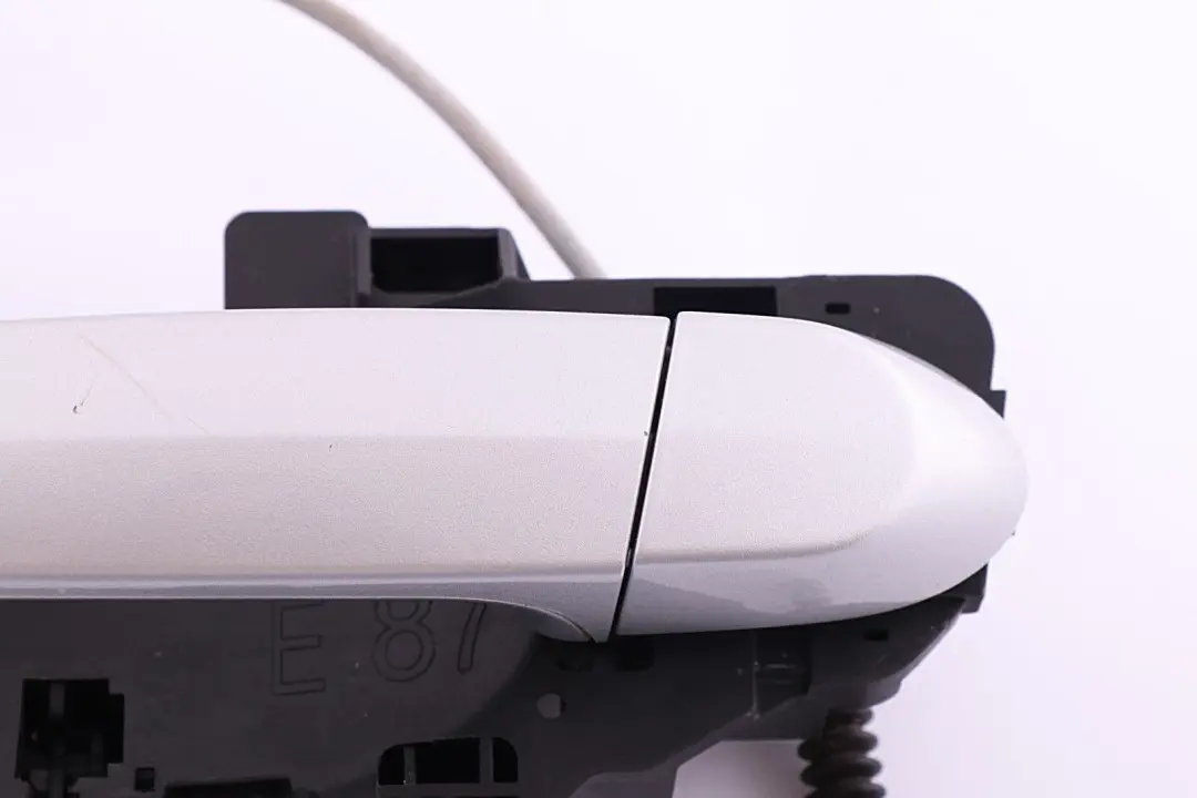 Complete Front Left Grab Handle N/S Titansilber to BMW 1 Series 4 E81 E82 E87 E88 with Part number 7059677 BMW 1 Series 4 E81 E82 E87 E88 Complete Front Left Grab Handle N/S Titansilber - SKU rhd-7059677-TS4 - Part number 7059677