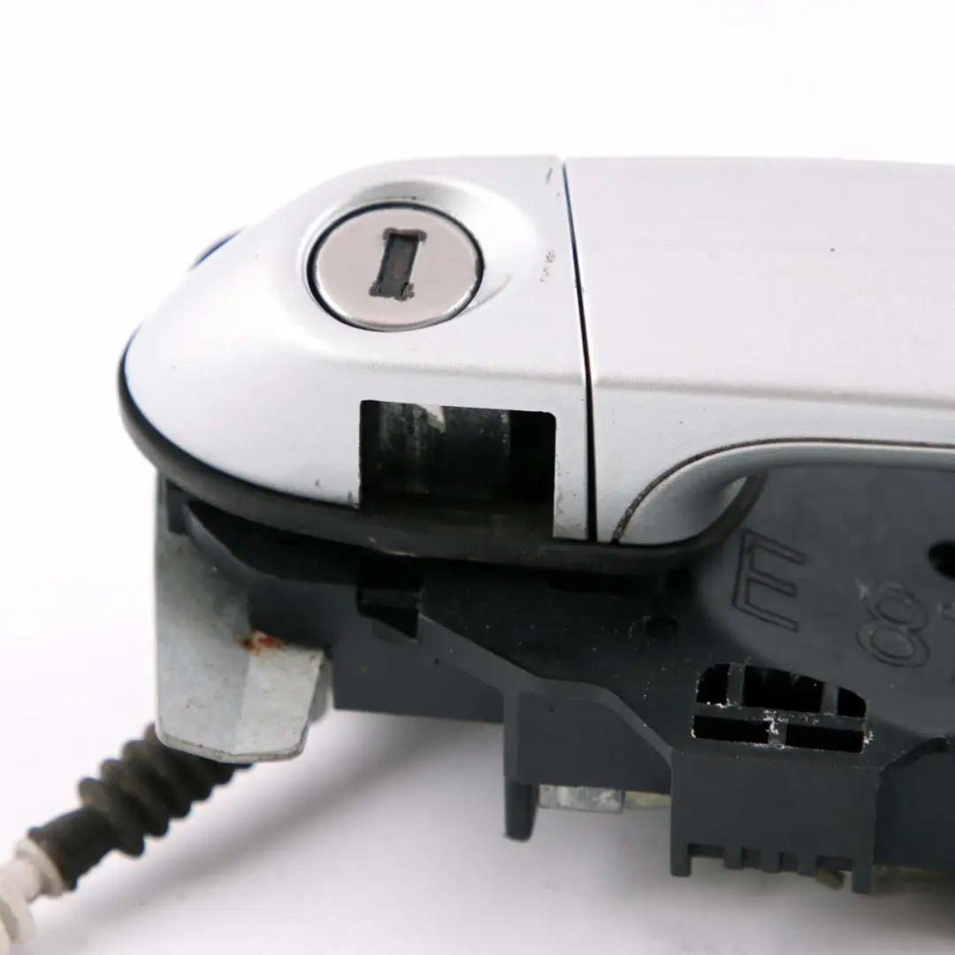 Complete Front Right Grab Handle O/S Titansilber Silver to BMW 1 Series E81 E87 with Part number 7059677 BMW 1 Series E81 E87 Complete Front Right Grab Handle O/S Titansilber Silver - SKU rhd-7059677-TS - Part number 7059677