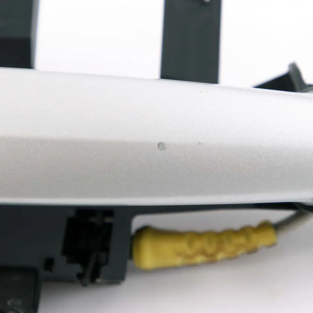 Complete Front Right Grab Handle O/S Titansilber Silver to BMW 1 Series E81 E87 with Part number 7059677 BMW 1 Series E81 E87 Complete Front Right Grab Handle O/S Titansilber Silver - SKU rhd-7059677-TS - Part number 7059677