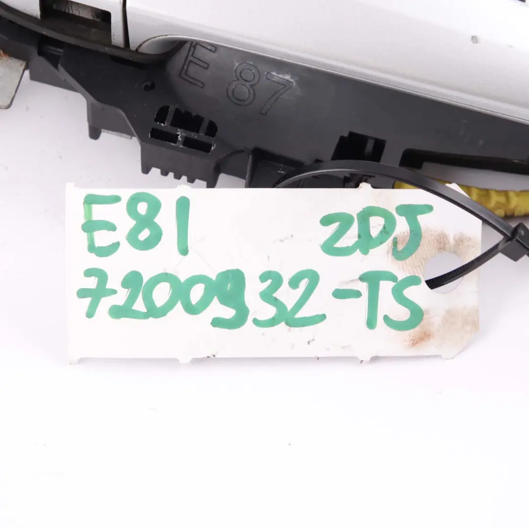 Complete Front Right Grab Handle O/S Titansilber Silver to BMW 1 Series E81 E87 with Part number 7059677 BMW 1 Series E81 E87 Complete Front Right Grab Handle O/S Titansilber Silver - SKU rhd-7059677-TS - Part number 7059677
