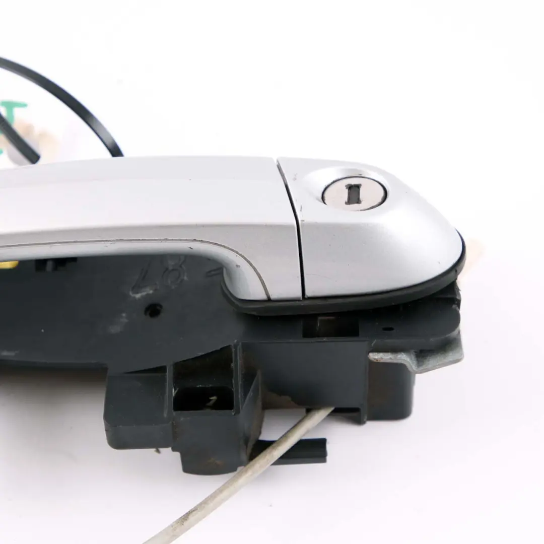 Complete Front Right Grab Handle O/S Titansilber Silver to BMW 1 Series E81 E87 with Part number 7059677 BMW 1 Series E81 E87 Complete Front Right Grab Handle O/S Titansilber Silver - SKU rhd-7059677-TS - Part number 7059677