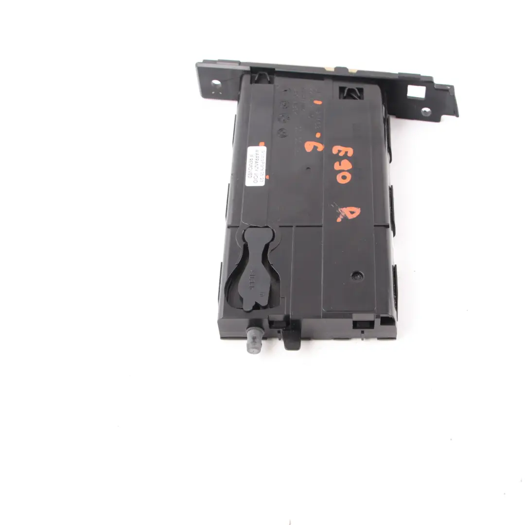 Passenger's Cup Drink Holder Left N/S Beige to BMW 3 Series 6 E90 E91 E92 E93 LCI with Part number 7127463 BMW 3 Series 6 E90 E91 E92 E93 LCI Passenger's Cup Drink Holder Left N/S Beige - SKU rhd-7127463-6 - Part number 7127463